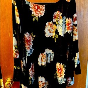 Black baby doll top with flowers